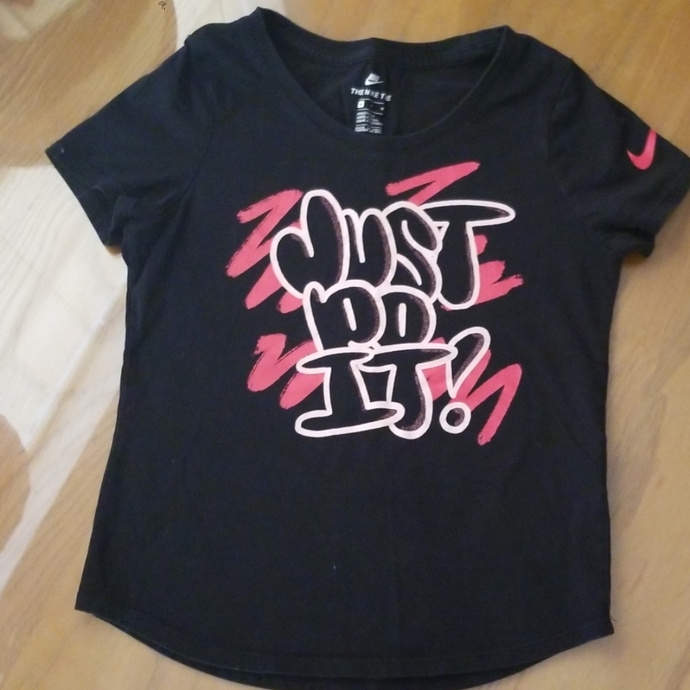 Nike Girls short sleeve graffiti print tee - sz M